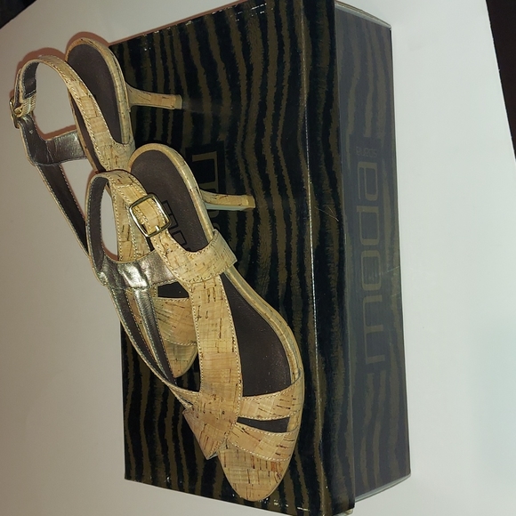 Moda  6.5M tan heels - Picture 4 of 4